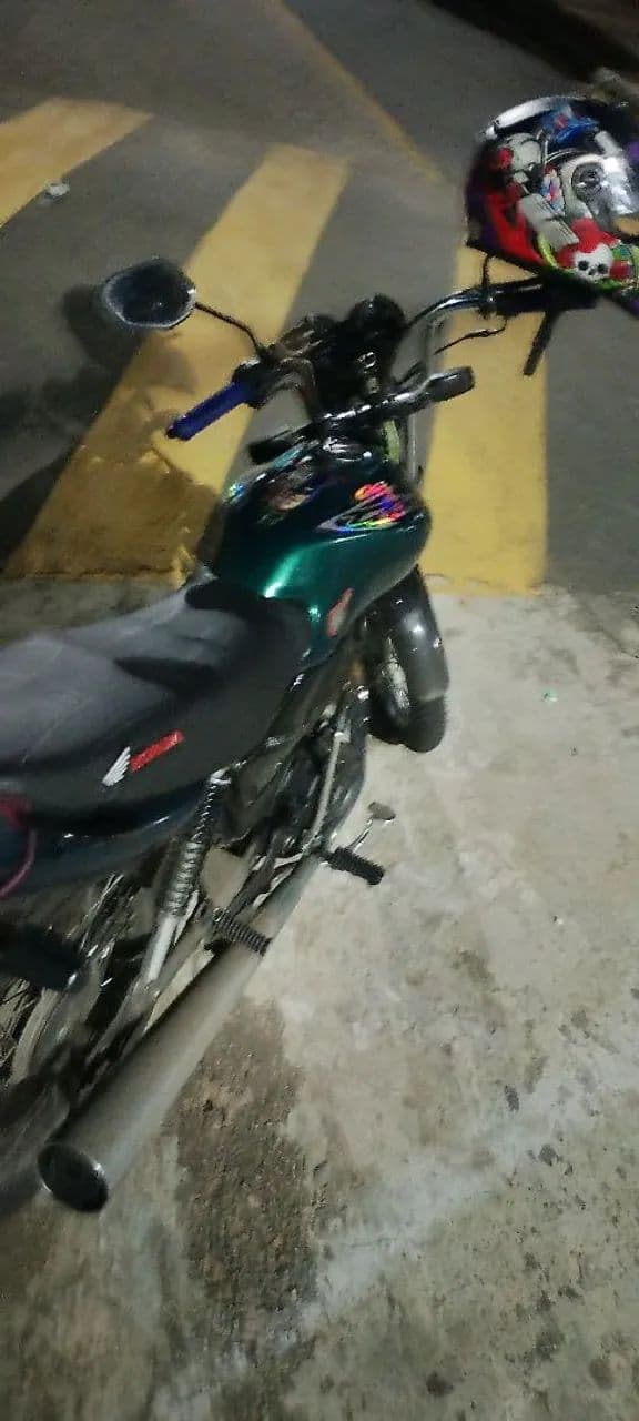 Vendo moto documentada em dia 
