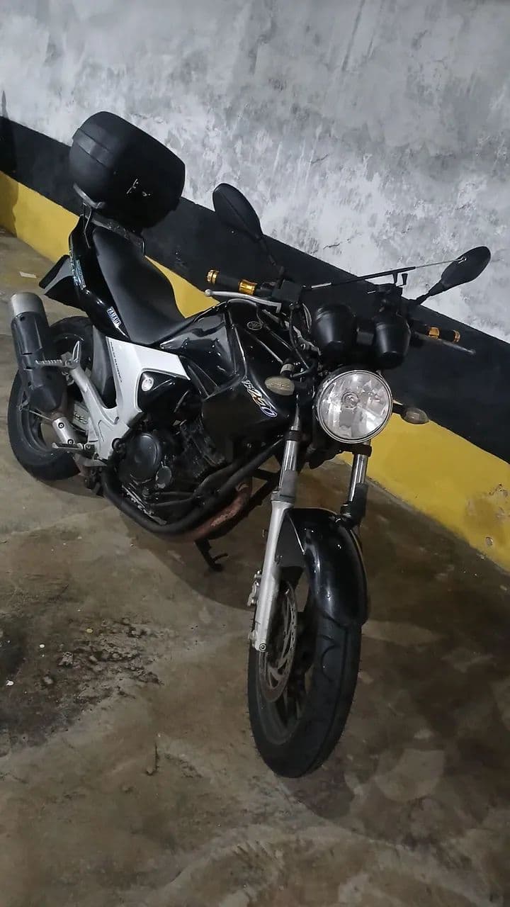 FAZER 250C.