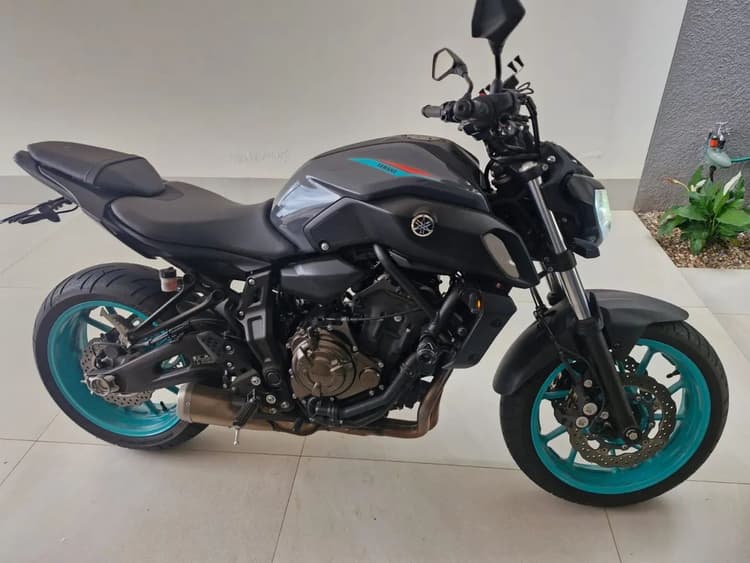 Yamaha MT07 2024 cinza