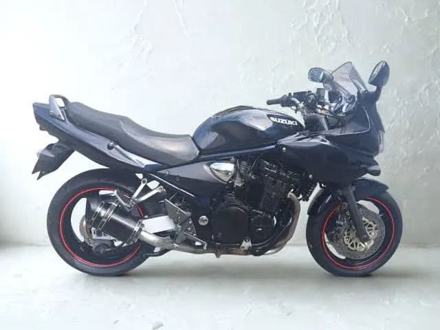 Bandit 1200 e muito bem conservada. 