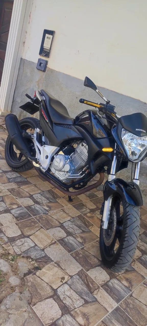 Cb 300