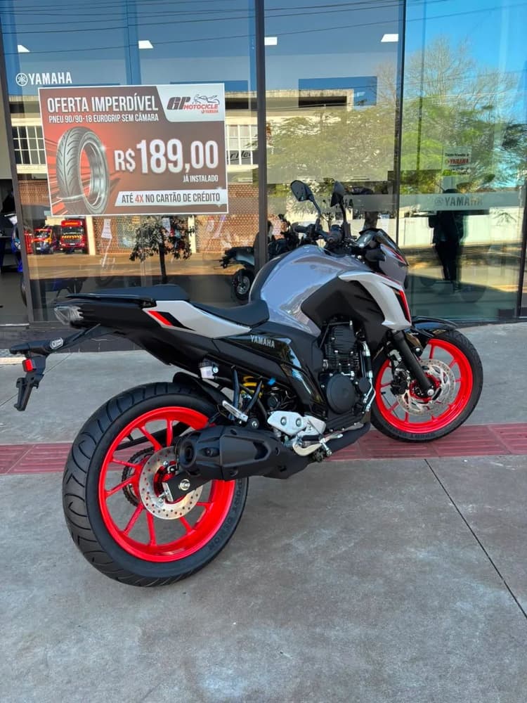 FAZER 25  zero km ?