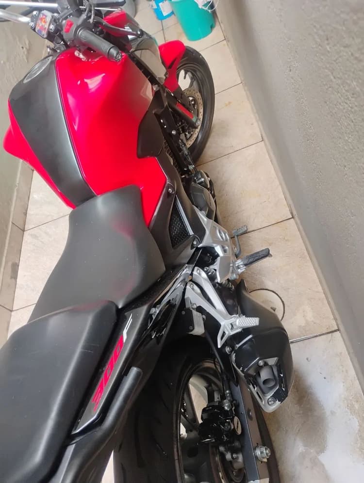 300f 