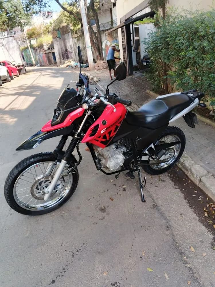 Moto impecável 