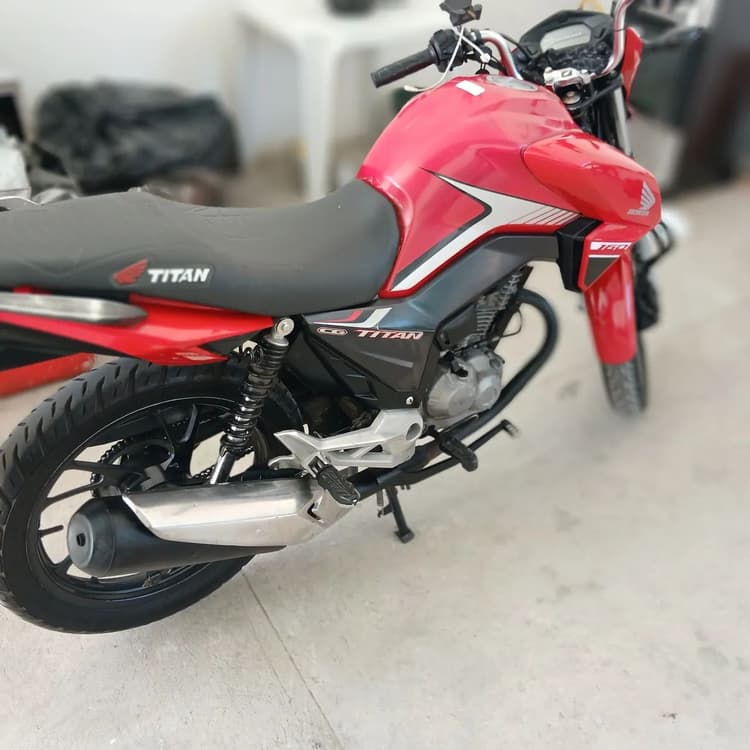 Vendo titan excelente para uso