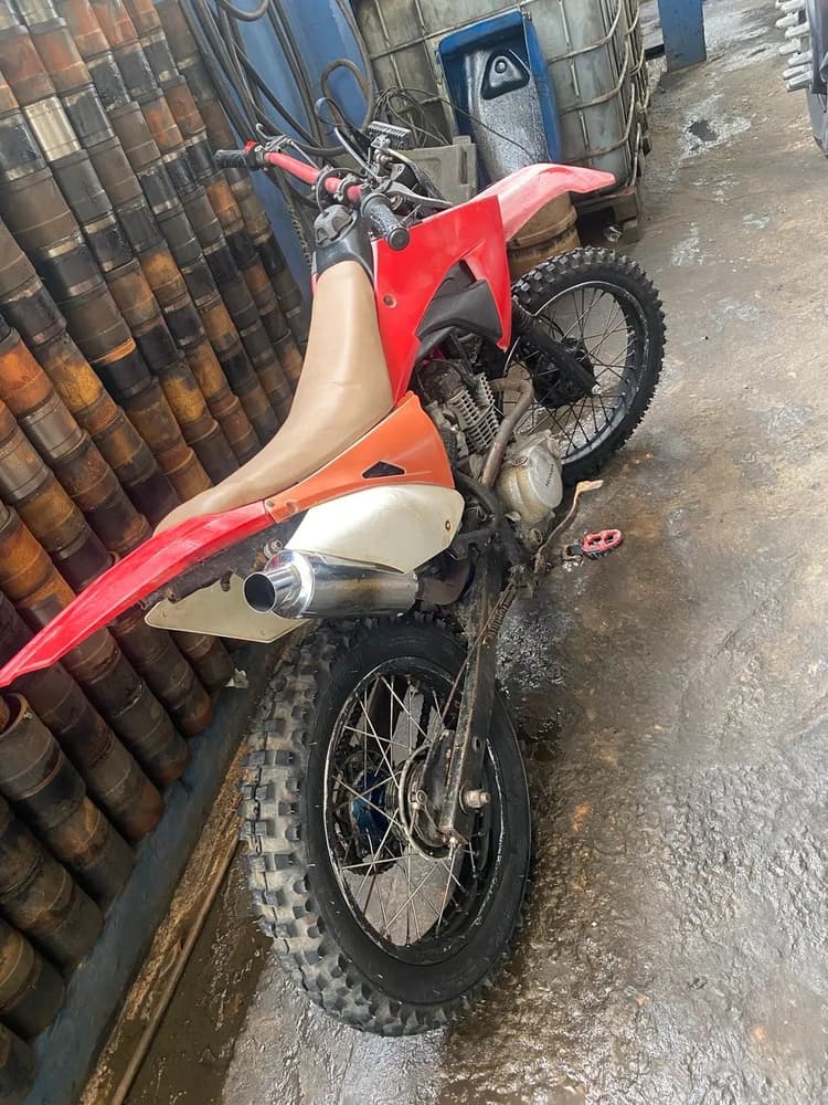 Bros 150 de leilão 
