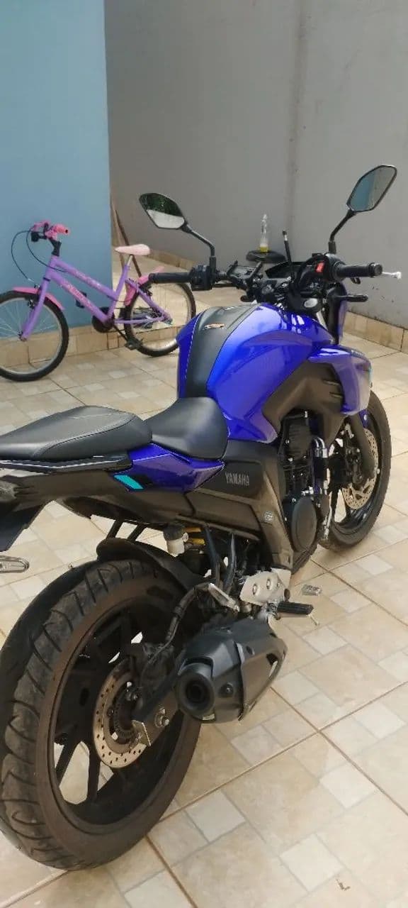 Moto impecável 