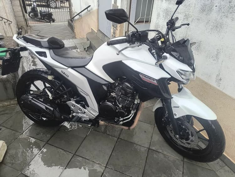 Fz25 2019 filé 