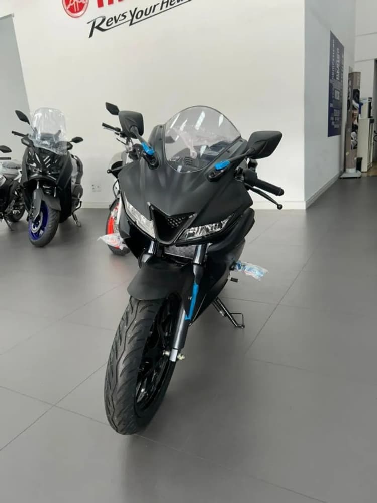 YAMAHA R15 ABS