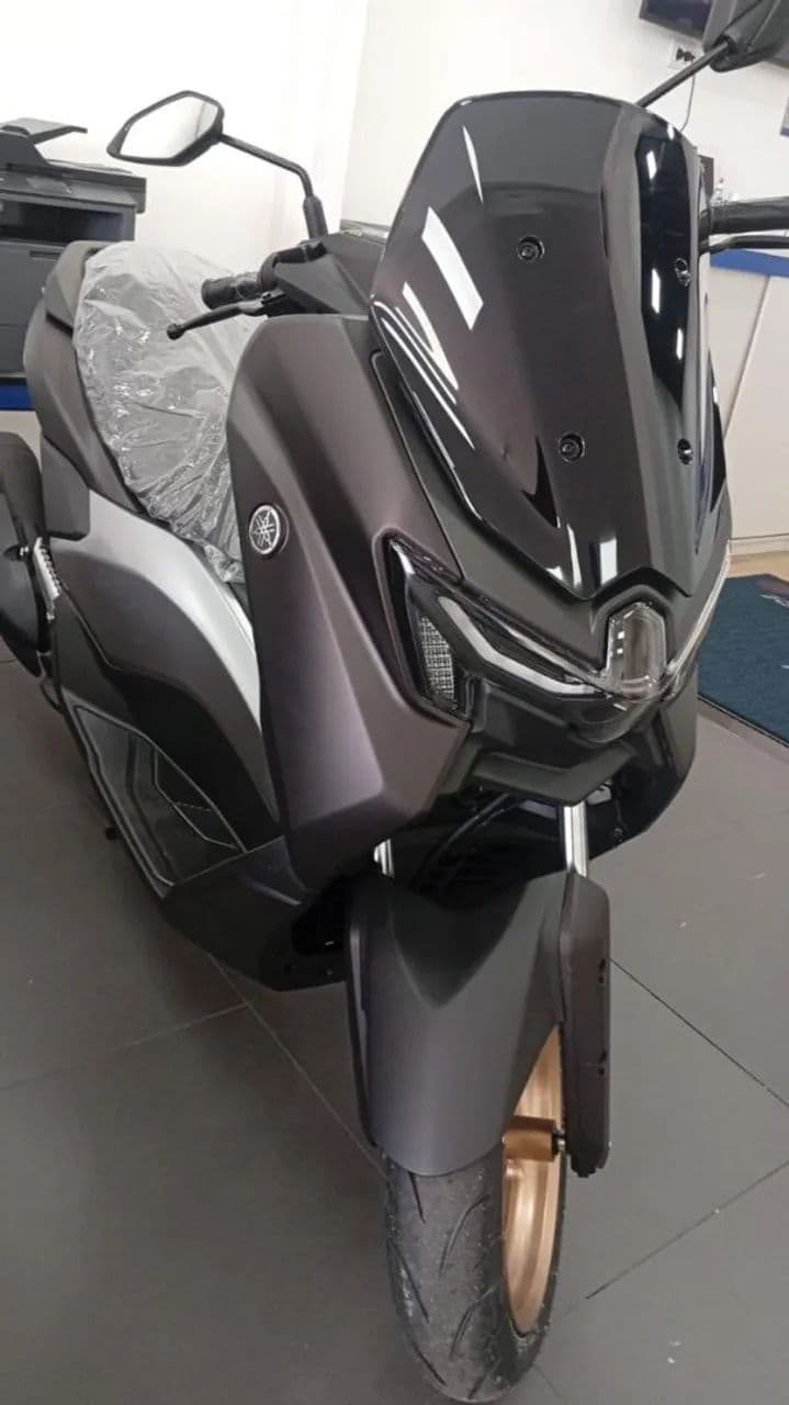 YAMAHA NMAX PRATICAMENTE NOVA