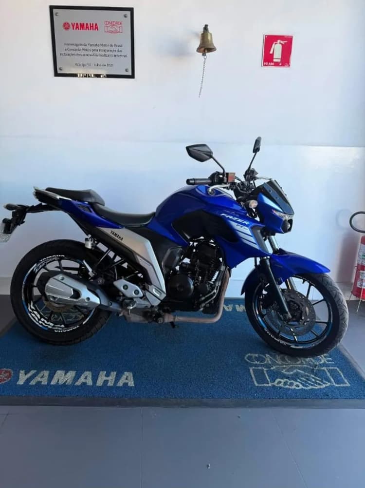 FZ 25 