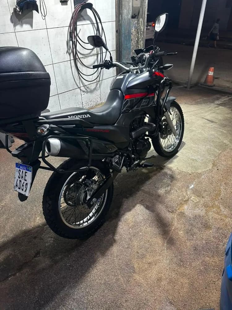 MOTO BEM CONSERVADA 
