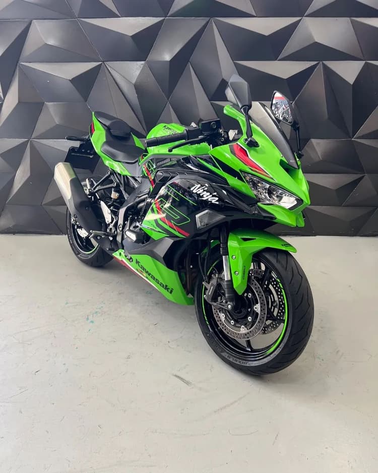 NINJA ZX-4R