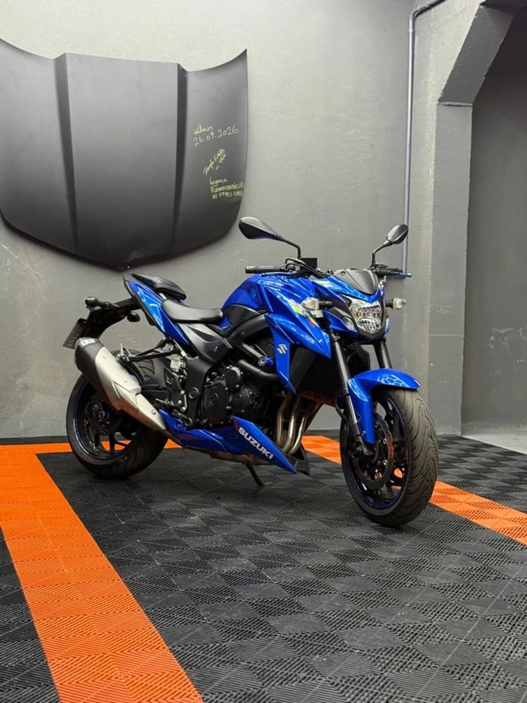 Suzuki GSX 750