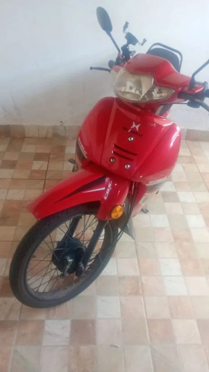 Moto top de garagem praticamente 