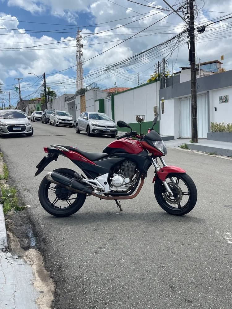 CB300R VERMELHA 