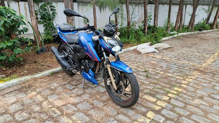 Apache RTR 200 4v