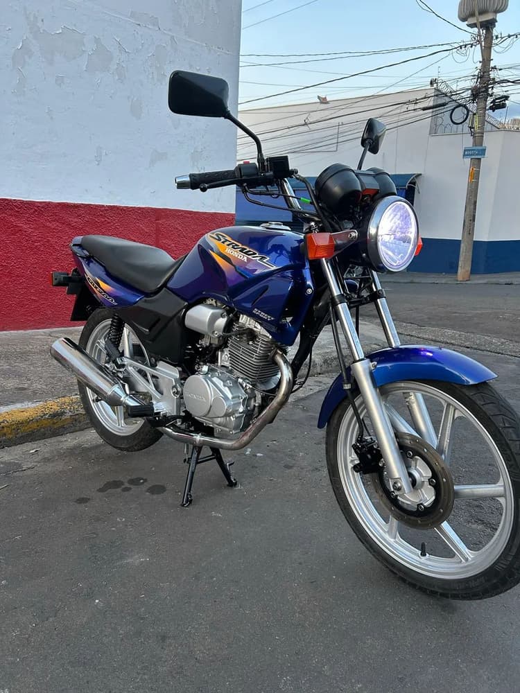 VENDE-SE CBX 200 STRADA