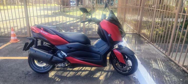 Xmax 250 muito conservada 