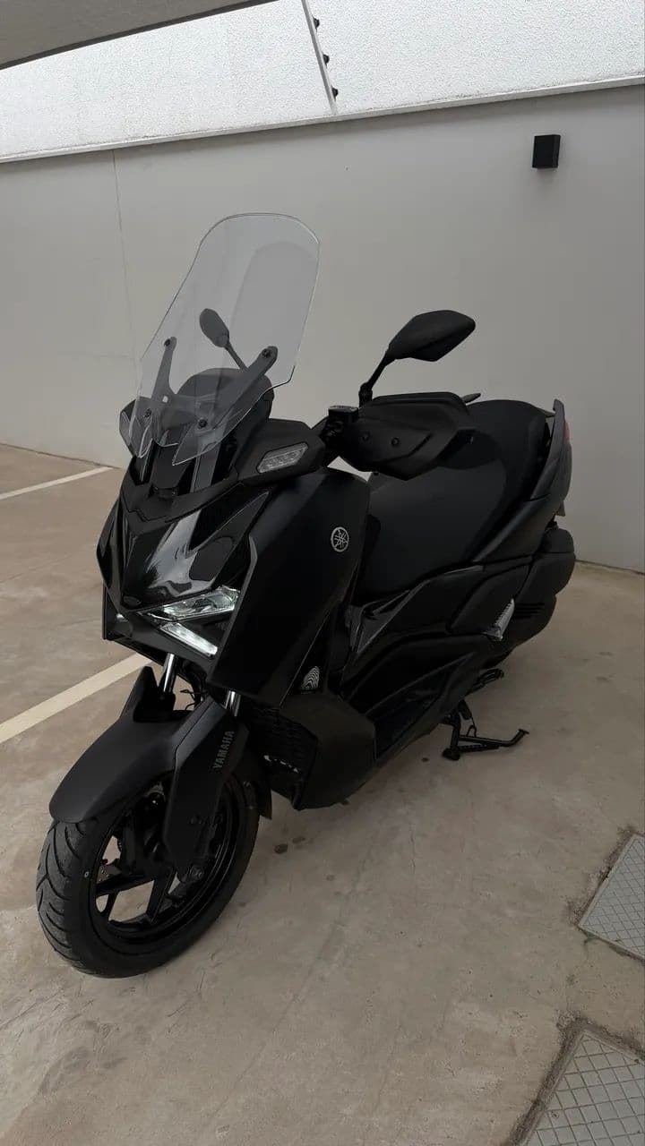 Xmax 300 Connected