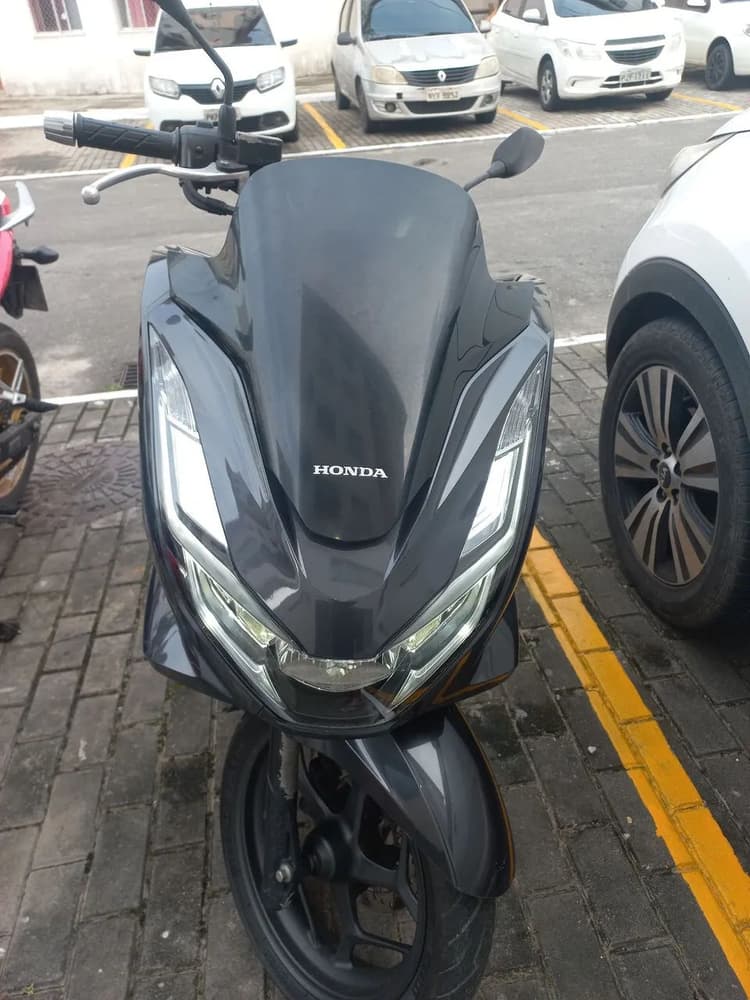 PCX de mulher. Linda e conservada 