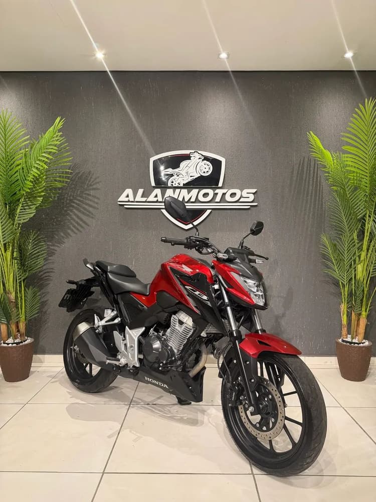 Cb 300f estado de zero