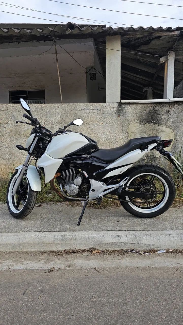 Cb 300r 2014 branca
