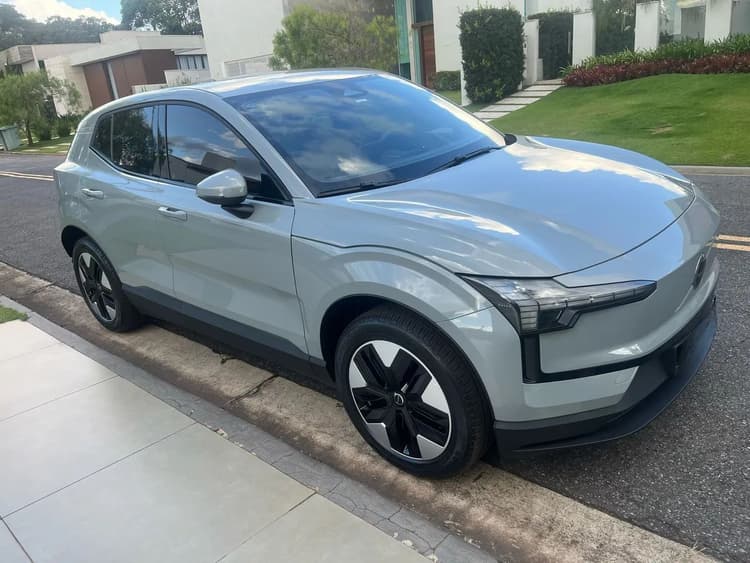 Volvo EX30 E40 Core (elétrico) 2024
