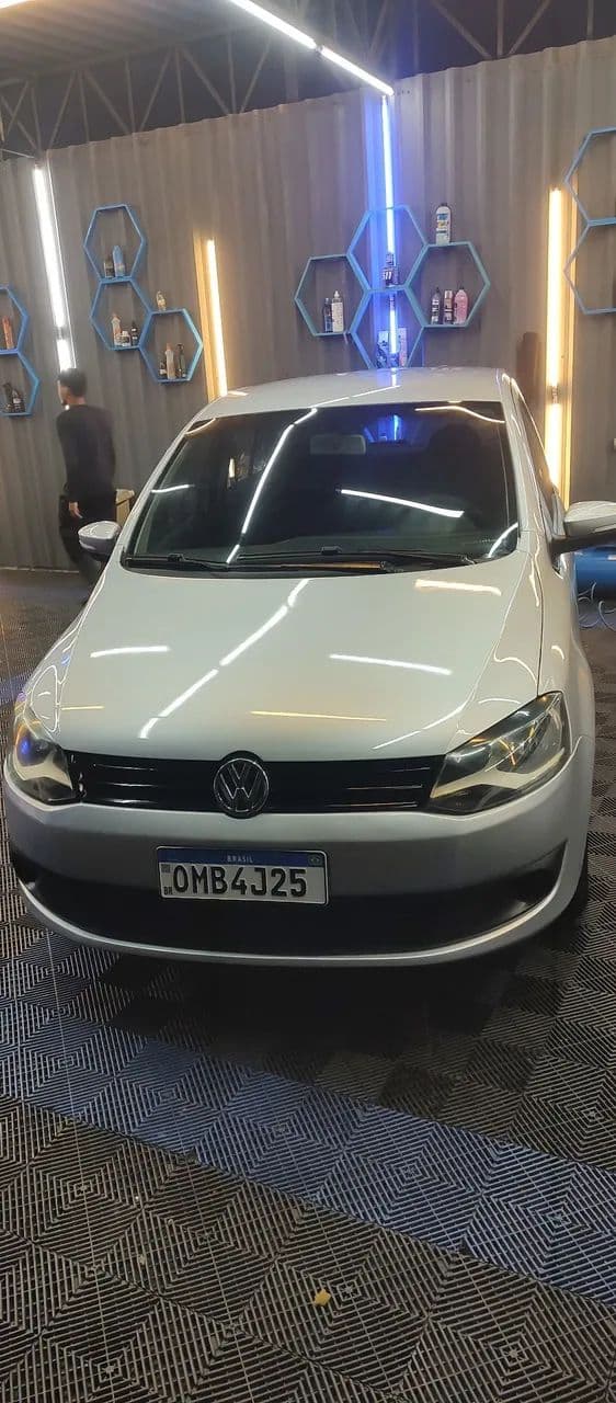 Volkswagen Fox Bluemotion 1.6 MI Total Flex 5P. 2013