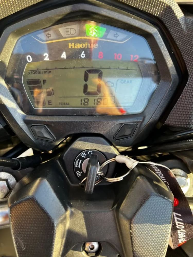 Vendo moto muito conservada 79999821157