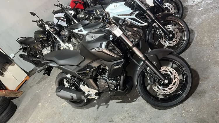 FZ15  zero KM