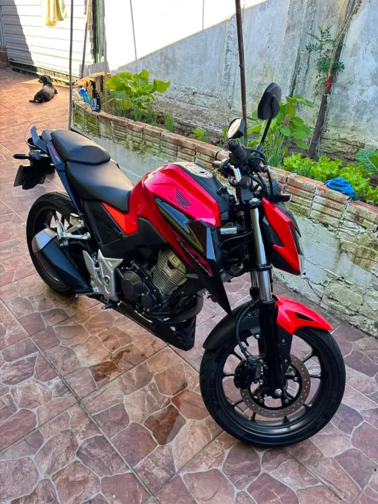 CB 300 TWISTER sem detalhes 