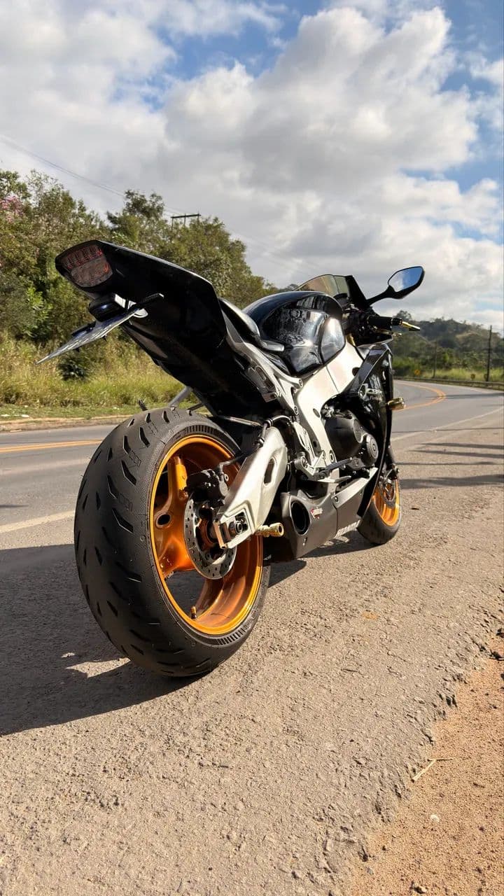 CBR 1000 rr fireblade 