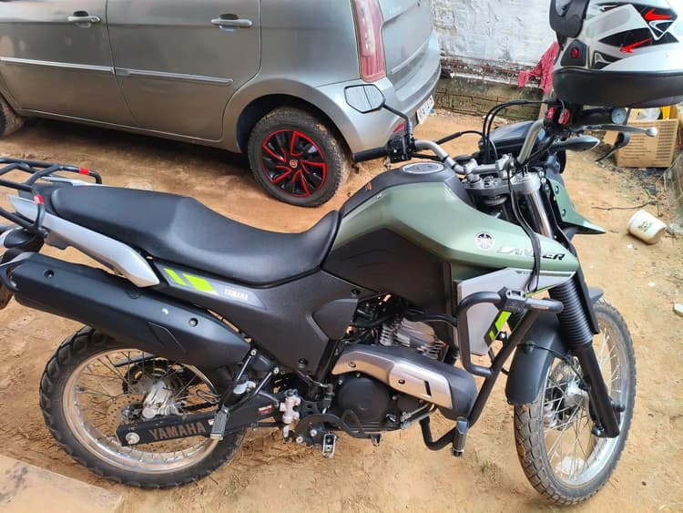 Vendo essa Lander semi-nova 6.000 km