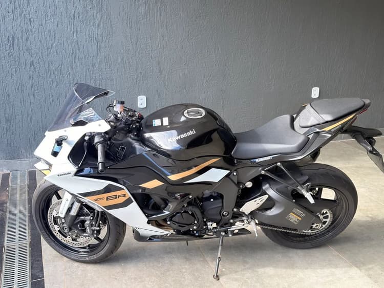 Zx6 636 Branco com Dourado