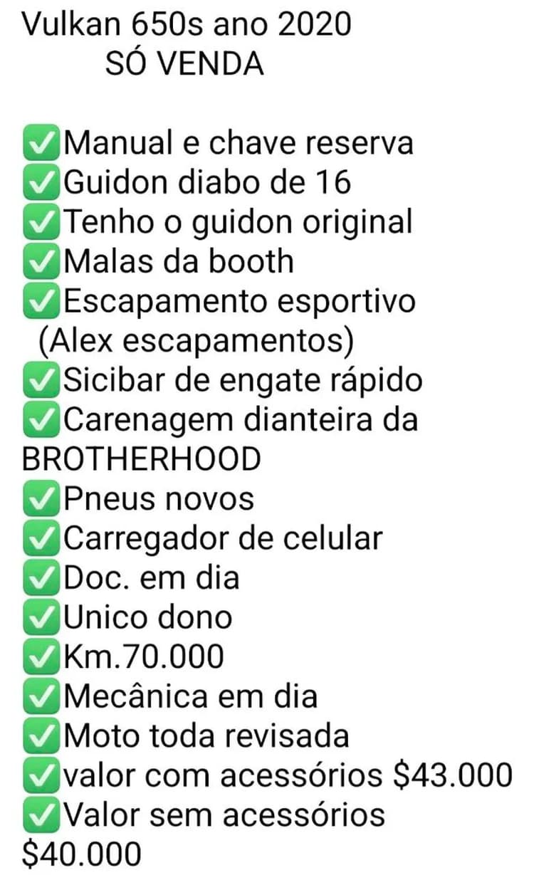 Moto com vários acessórios 