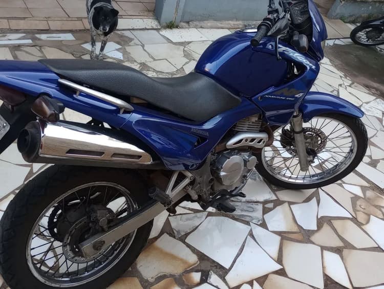 Nx Falcon 400 bem cuidada.