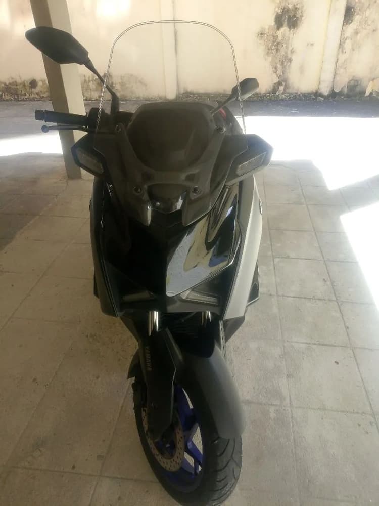 Vendo Yamaha XMax 300 2026 connected.