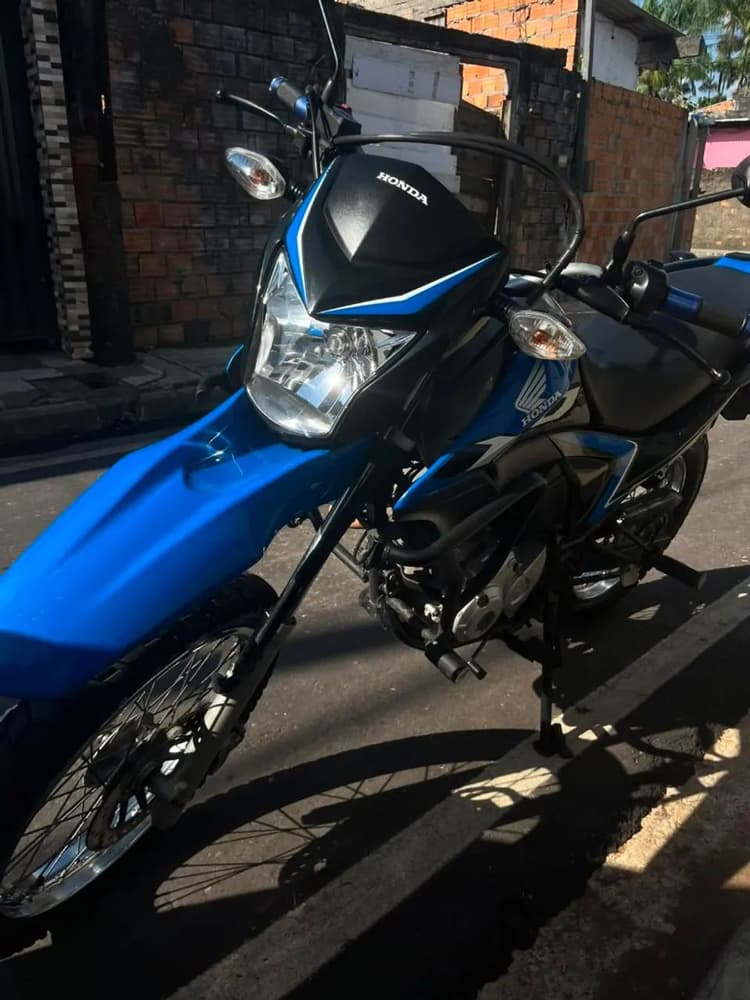 Moto semi nova