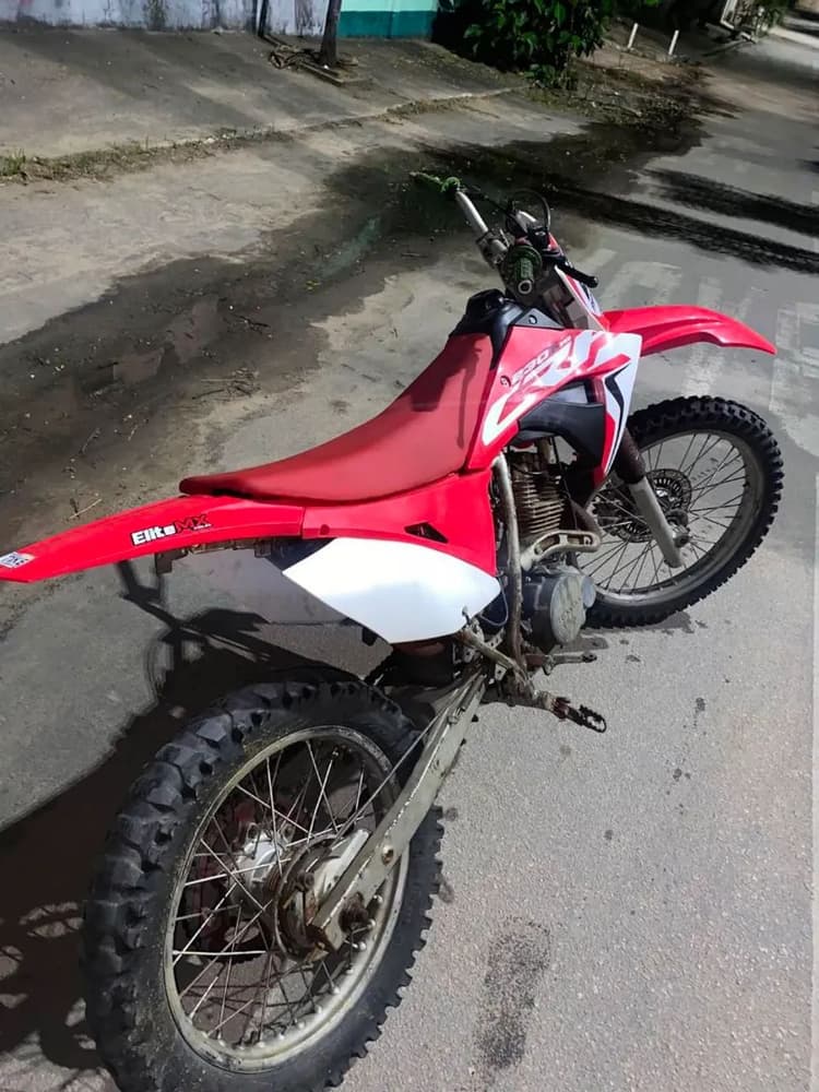 VENDO XR200 COM ROUPA DA CRF