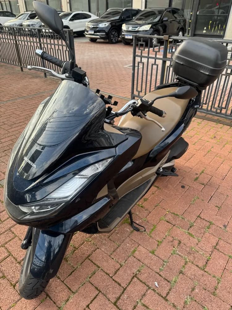 PCX DLX 2025 