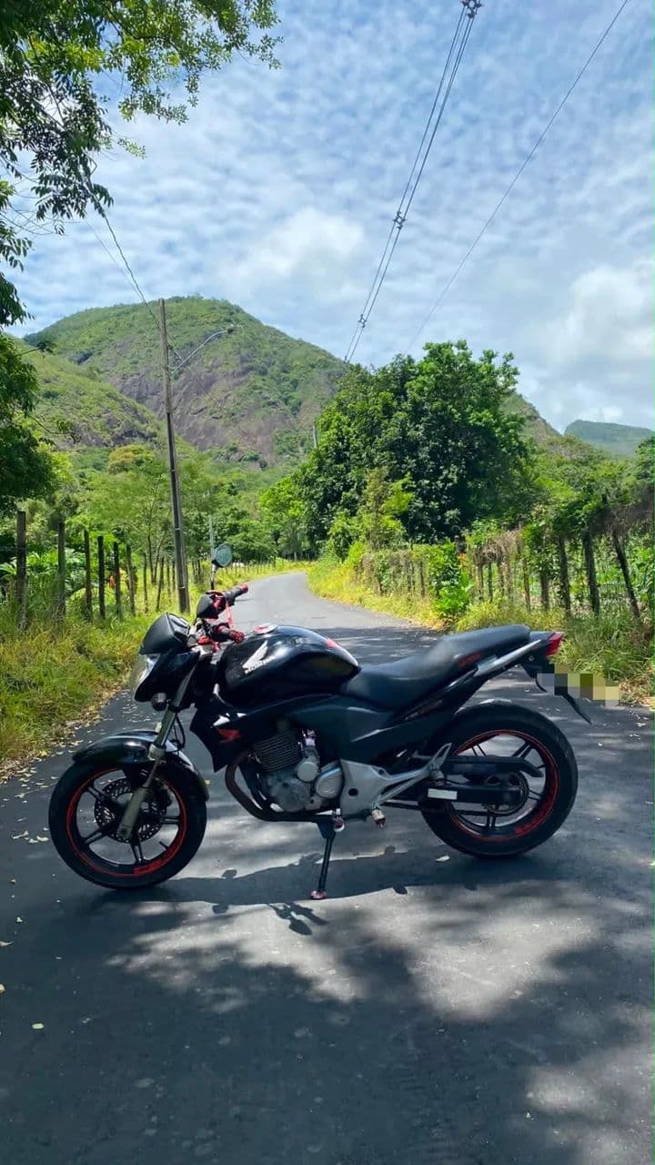 Moto CB 300
