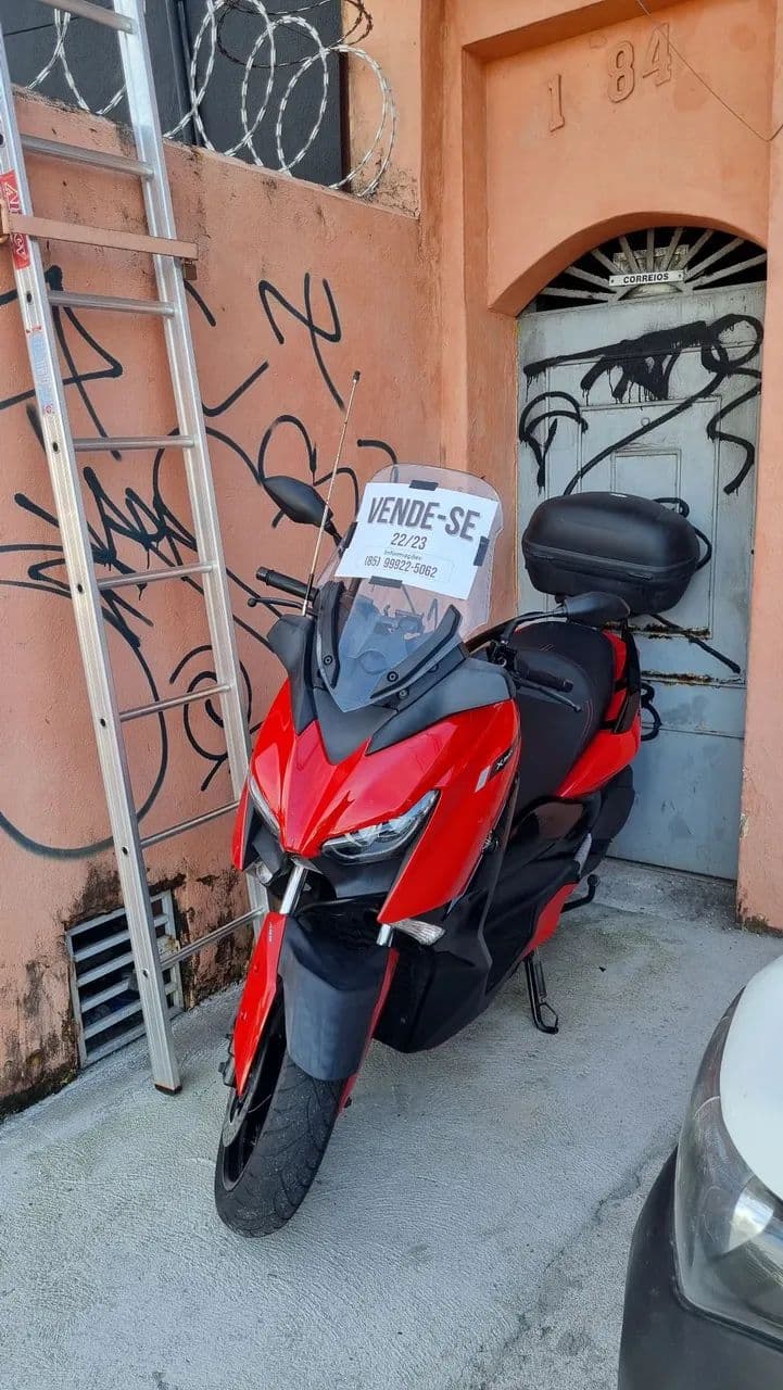Vendo xmax 250 2202 2023 com 10.000km rodados.