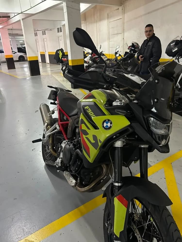 F900  gs 