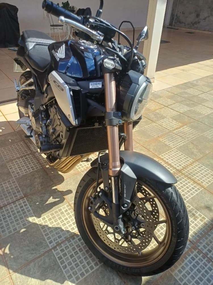 Vendo CB 650R 2021 Com 9.000km