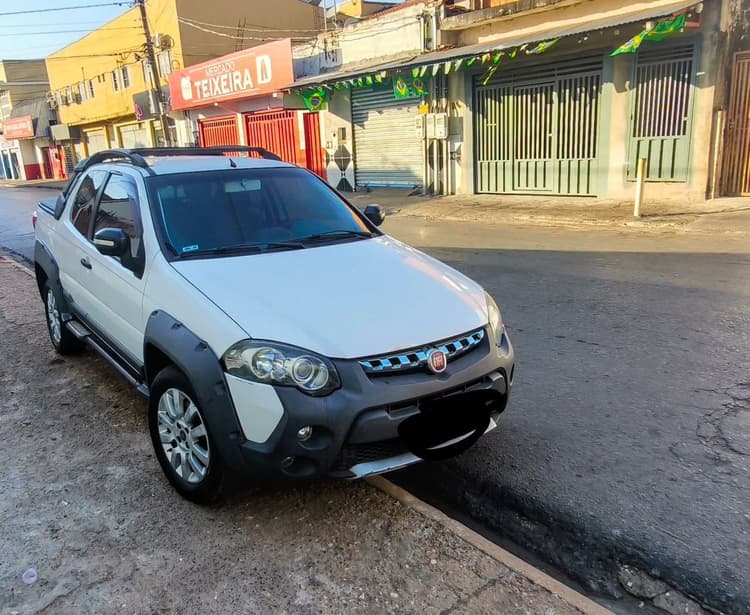 Fiat Strada Adventure1.8/ 1.8 Locker Flex CD 2015