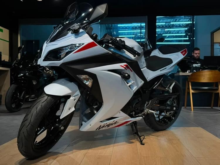 Kawasaki -- NINJA 300