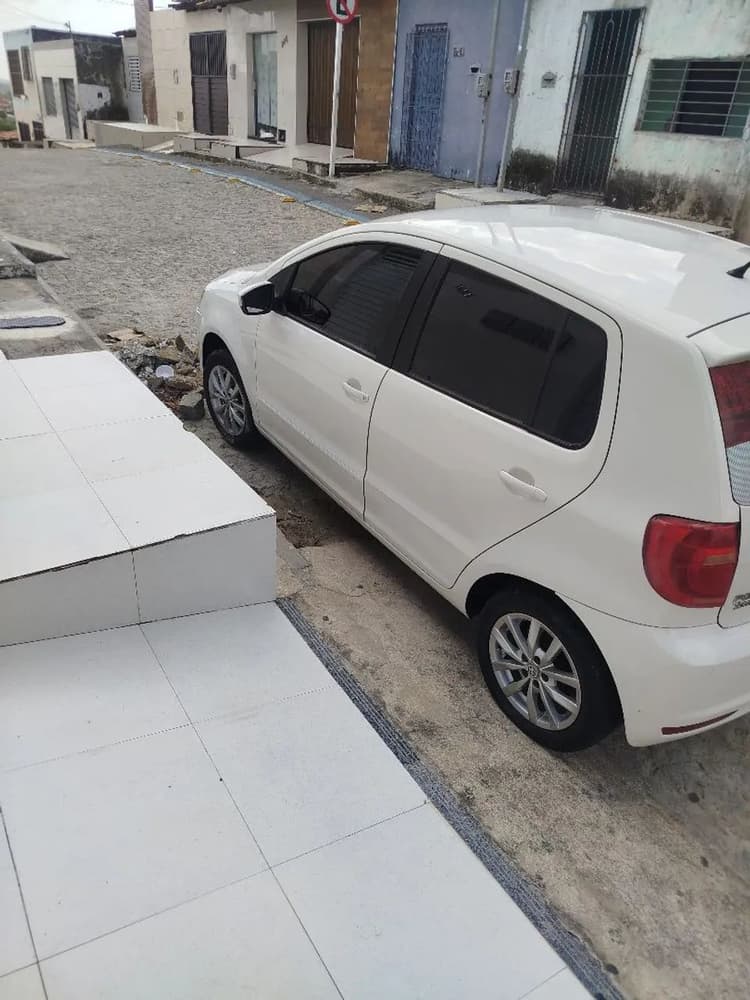 Volkswagen Fox 1.0 MI Total Flex 8V 5P 2014
