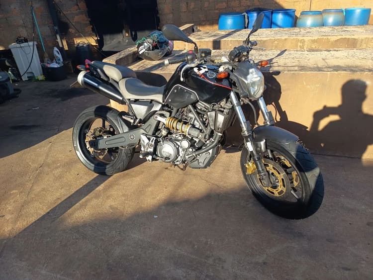 Vendo ou troco MT 660cc