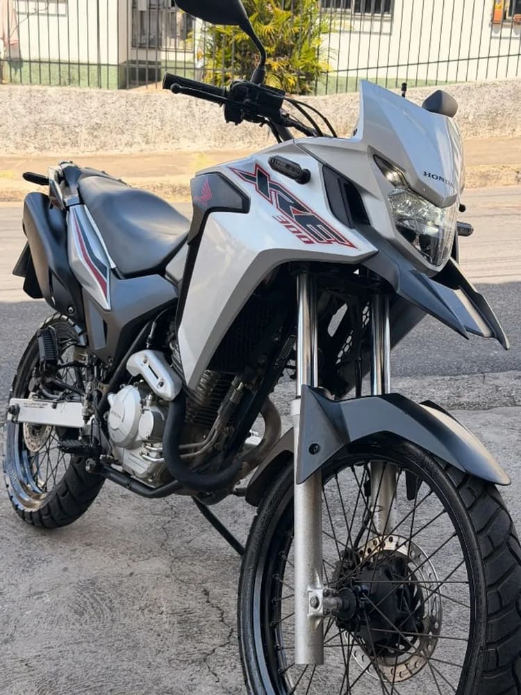 Xre 300 2021
